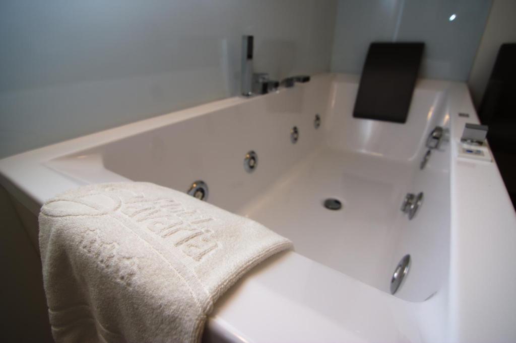 Hotel Bavaria Levico Terme Pokoj fotografie